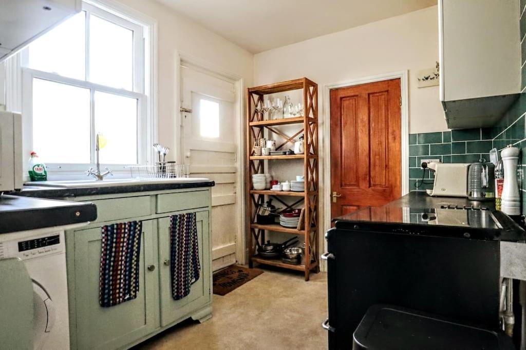 Cute Cottage 5 Min Walk From Cafes Station And Sea Хейстингс Екстериор снимка