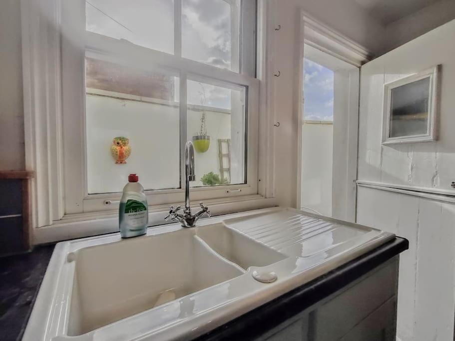 Cute Cottage 5 Min Walk From Cafes Station And Sea Хейстингс Екстериор снимка